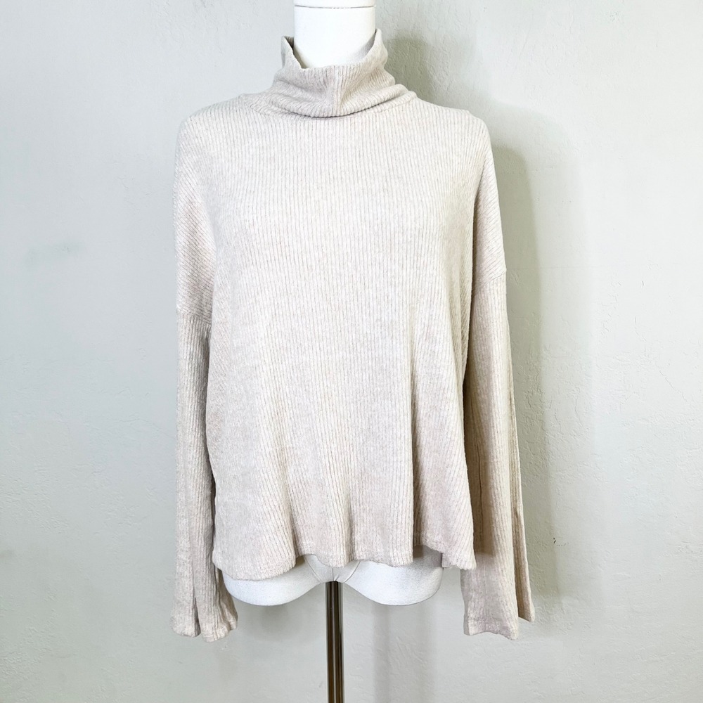Lulus Sweater Turtleneck Ribbed Knit Size Medium Beige New Back Slit Soft Flare